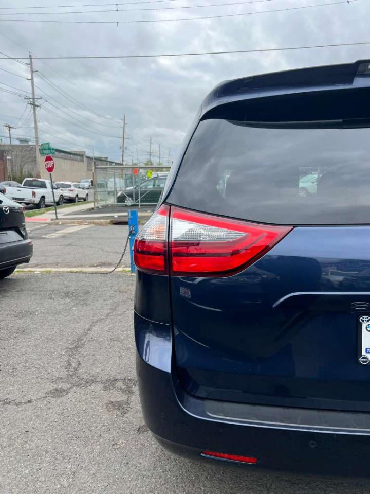 Toyota Sienna XLE 7-Passenger AWD 2020