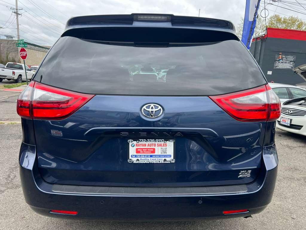 Toyota Sienna XLE 7-Passenger AWD 2020
