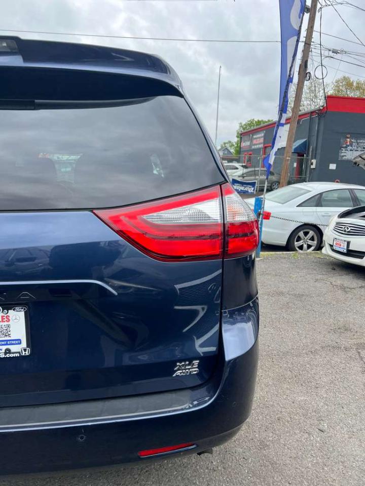 Toyota Sienna XLE 7-Passenger AWD 2020