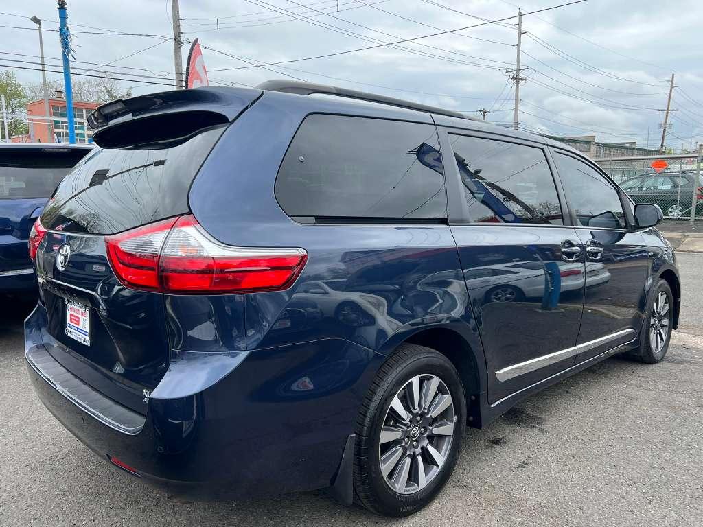 Toyota Sienna XLE 7-Passenger AWD 2020