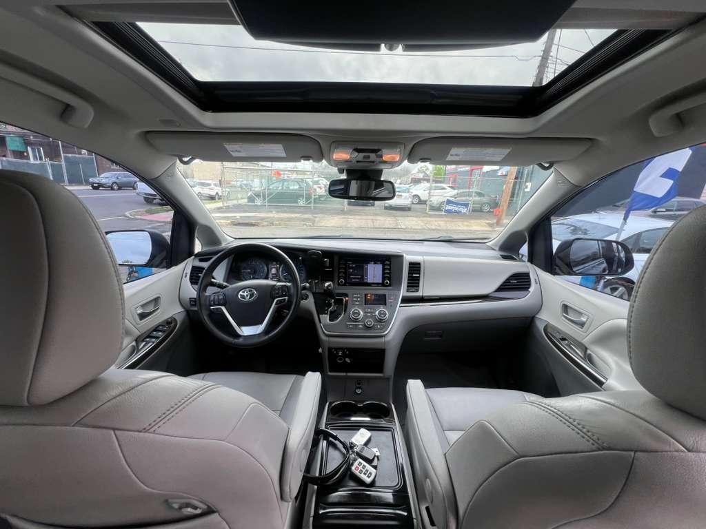 Toyota Sienna XLE 7-Passenger AWD 2020