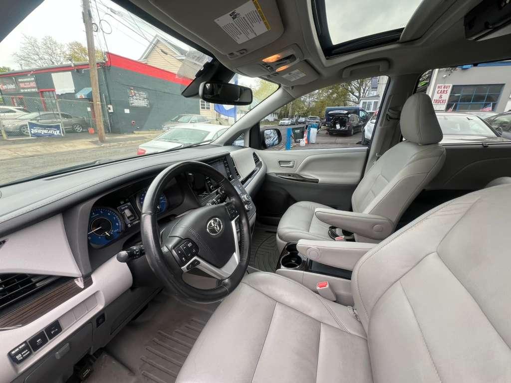 Toyota Sienna XLE 7-Passenger AWD 2020