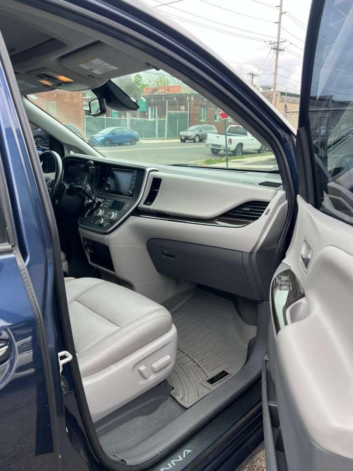 Toyota Sienna XLE 7-Passenger AWD 2020