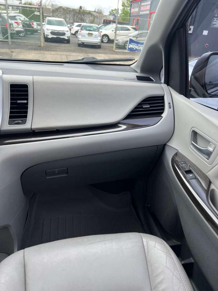 Toyota Sienna XLE 7-Passenger AWD 2020