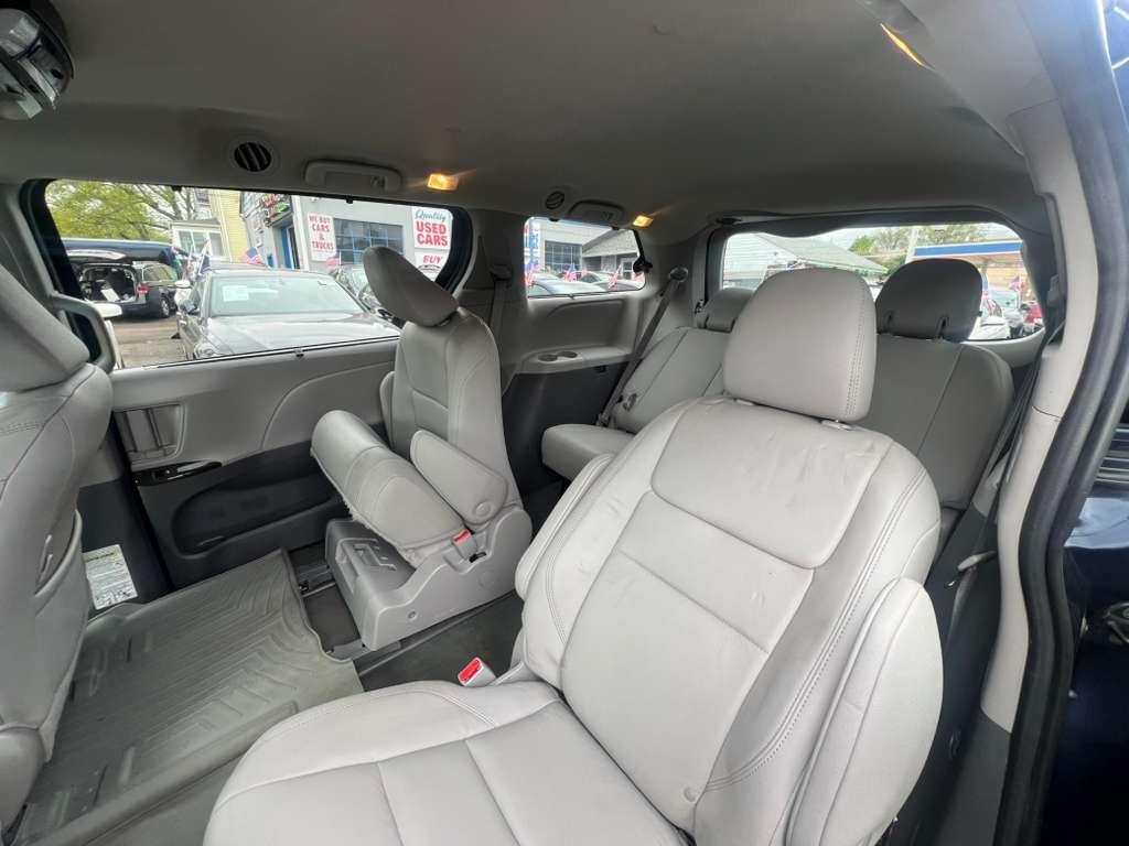 Toyota Sienna XLE 7-Passenger AWD 2020