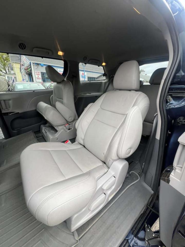 Toyota Sienna XLE 7-Passenger AWD 2020