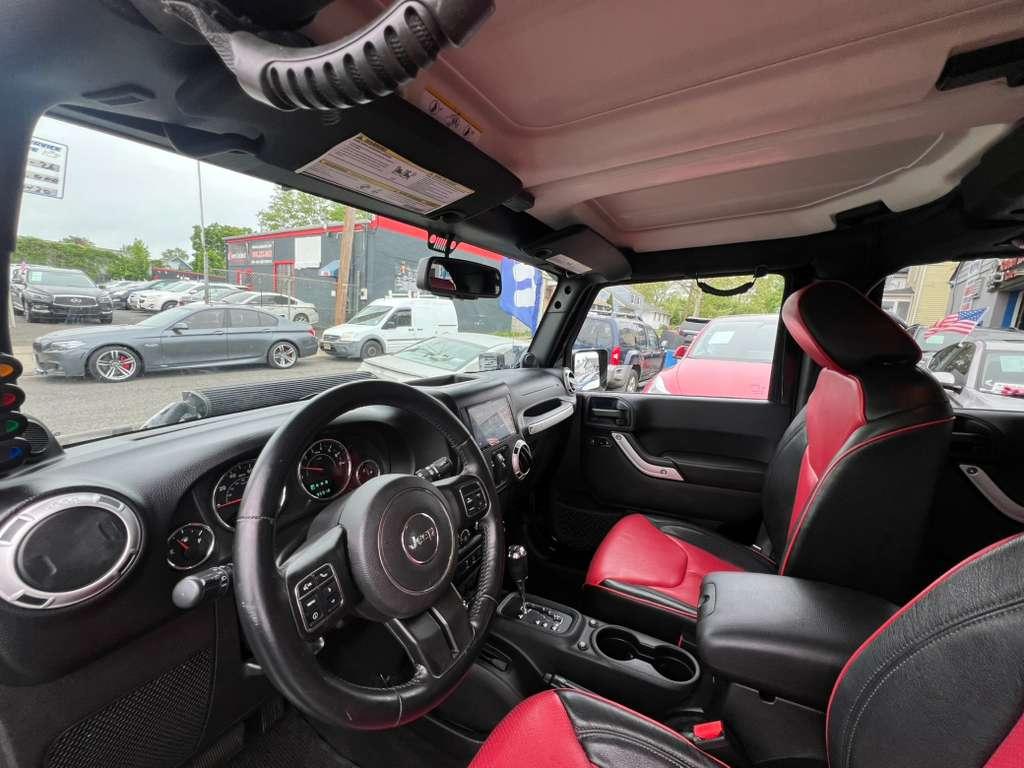 Jeep Wrangler Unlimited Sahara 4WD 2014