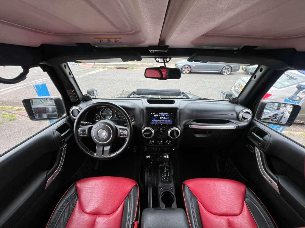 Jeep Wrangler Unlimited Sahara 4WD 2014