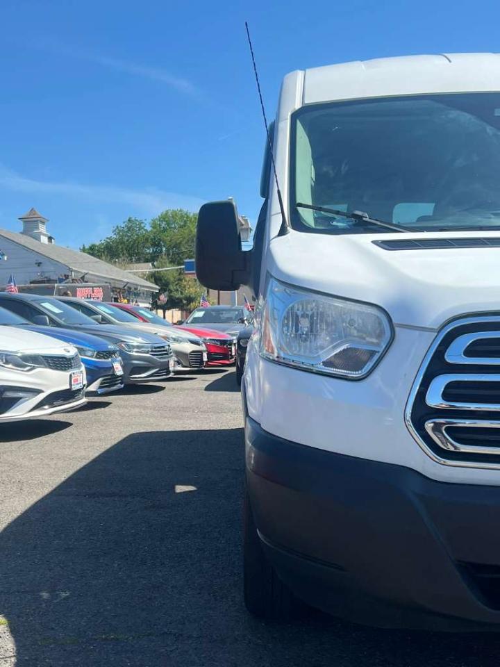 Ford Transit 350 Wagon Med. Roof XLT w/Sliding Pass. 148-in. WB 2017