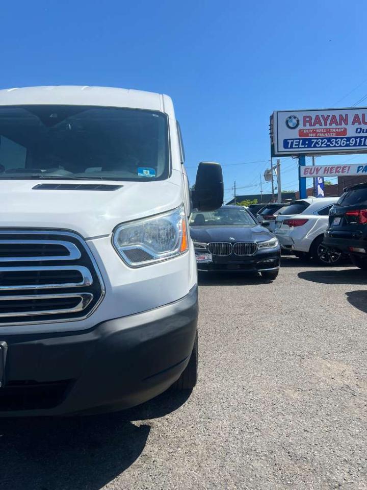 Ford Transit 350 Wagon Med. Roof XLT w/Sliding Pass. 148-in. WB 2017