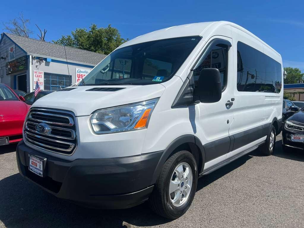 Ford Transit 350 Wagon Med. Roof XLT w/Sliding Pass. 148-in. WB 2017
