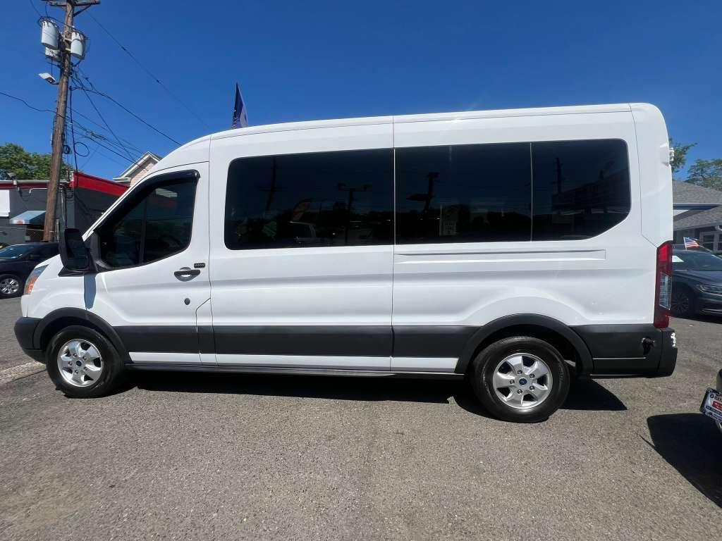 Ford Transit 350 Wagon Med. Roof XLT w/Sliding Pass. 148-in. WB 2017