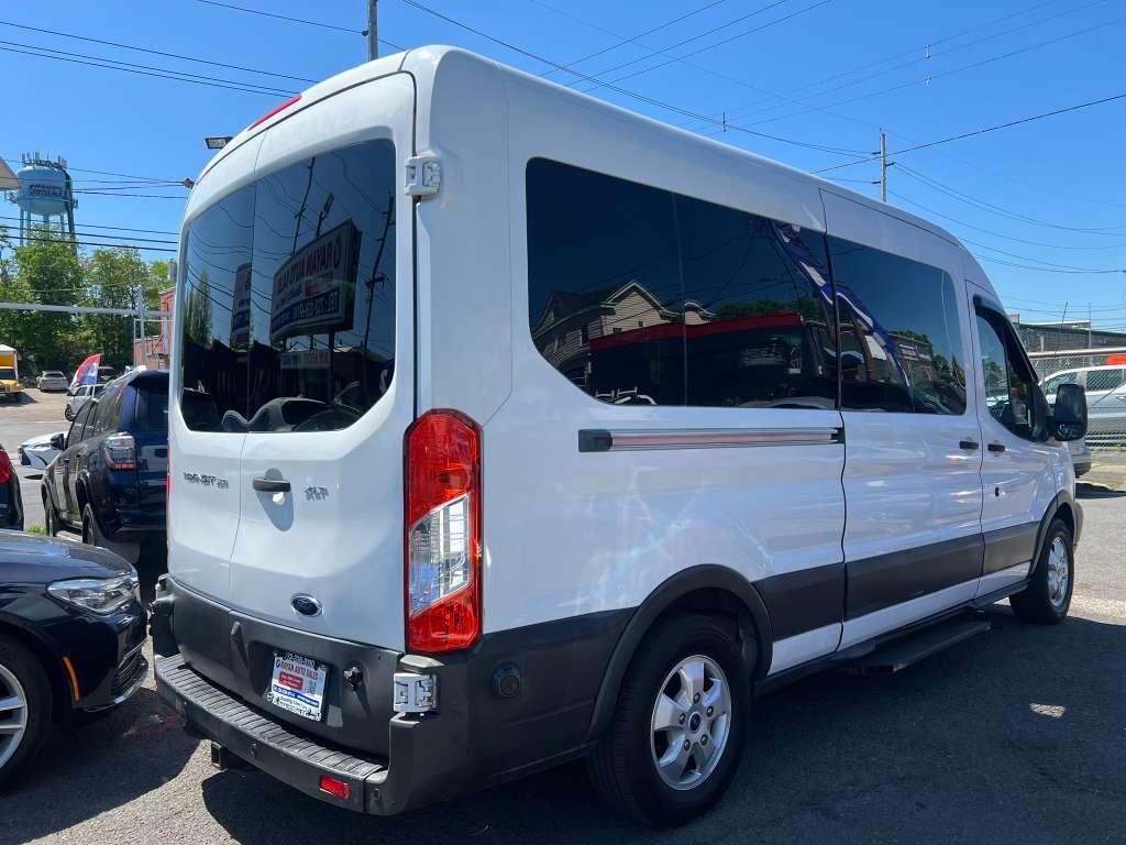 Ford Transit 350 Wagon Med. Roof XLT w/Sliding Pass. 148-in. WB 2017