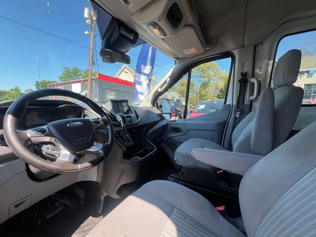 Ford Transit 350 Wagon Med. Roof XLT w/Sliding Pass. 148-in. WB 2017