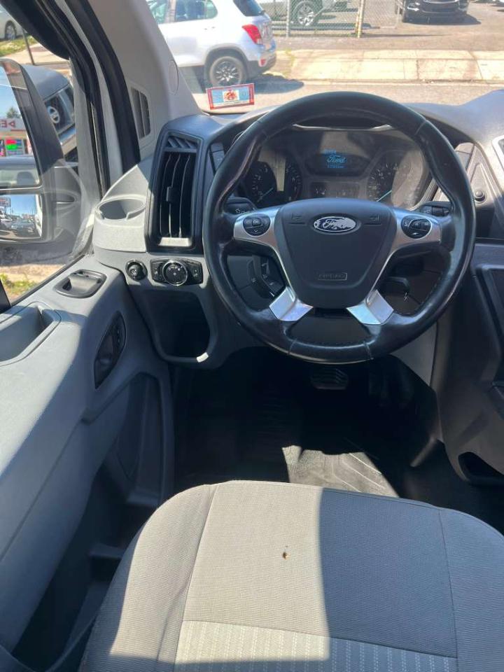 Ford Transit 350 Wagon Med. Roof XLT w/Sliding Pass. 148-in. WB 2017