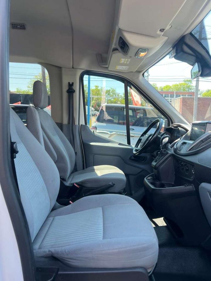 Ford Transit 350 Wagon Med. Roof XLT w/Sliding Pass. 148-in. WB 2017