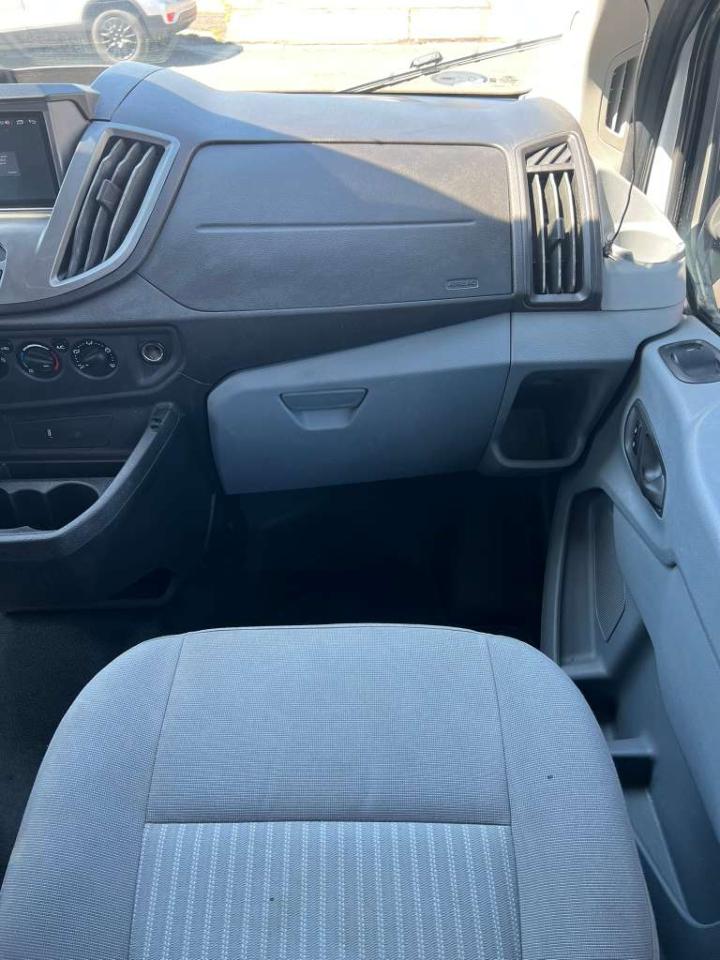 Ford Transit 350 Wagon Med. Roof XLT w/Sliding Pass. 148-in. WB 2017