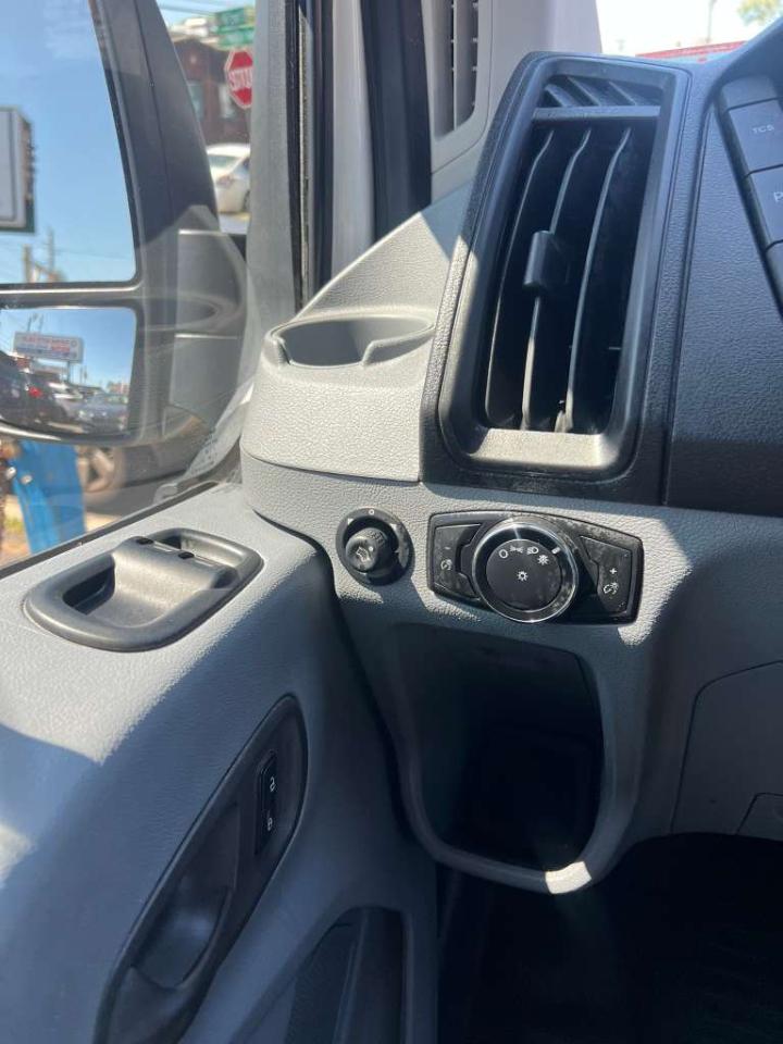 Ford Transit 350 Wagon Med. Roof XLT w/Sliding Pass. 148-in. WB 2017