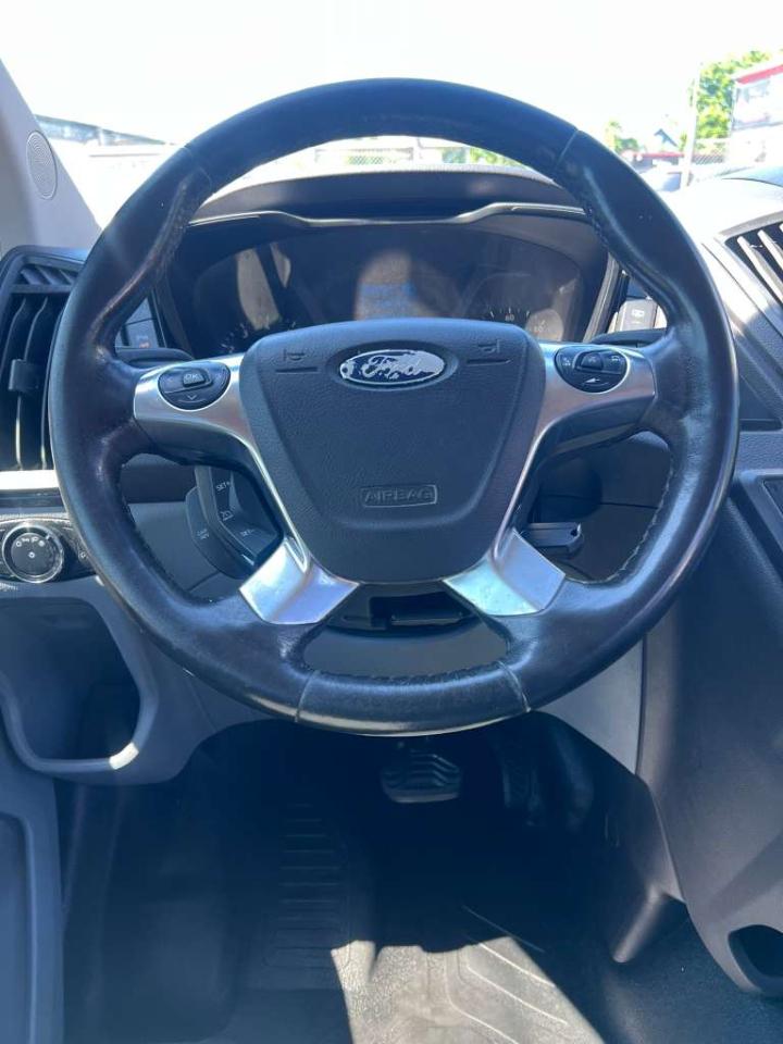 Ford Transit 350 Wagon Med. Roof XLT w/Sliding Pass. 148-in. WB 2017