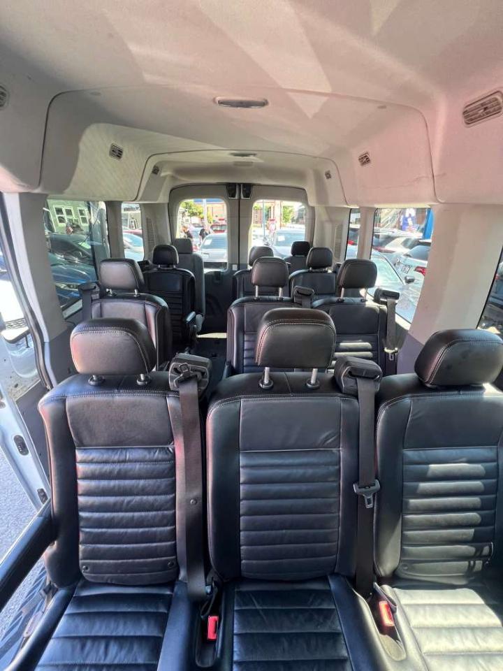 Ford Transit 350 Wagon Med. Roof XLT w/Sliding Pass. 148-in. WB 2017