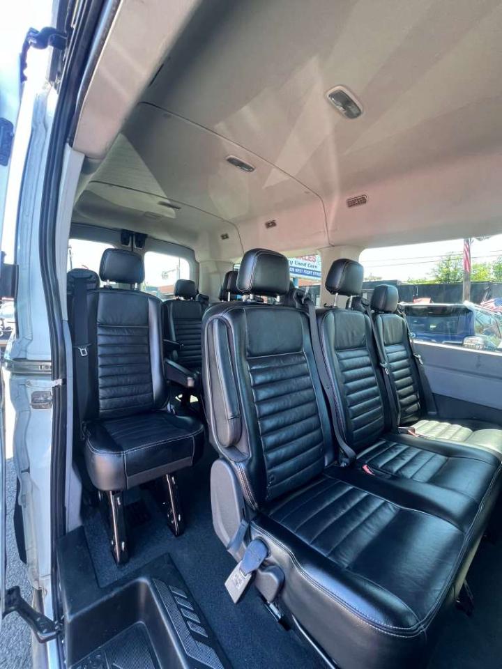 Ford Transit 350 Wagon Med. Roof XLT w/Sliding Pass. 148-in. WB 2017