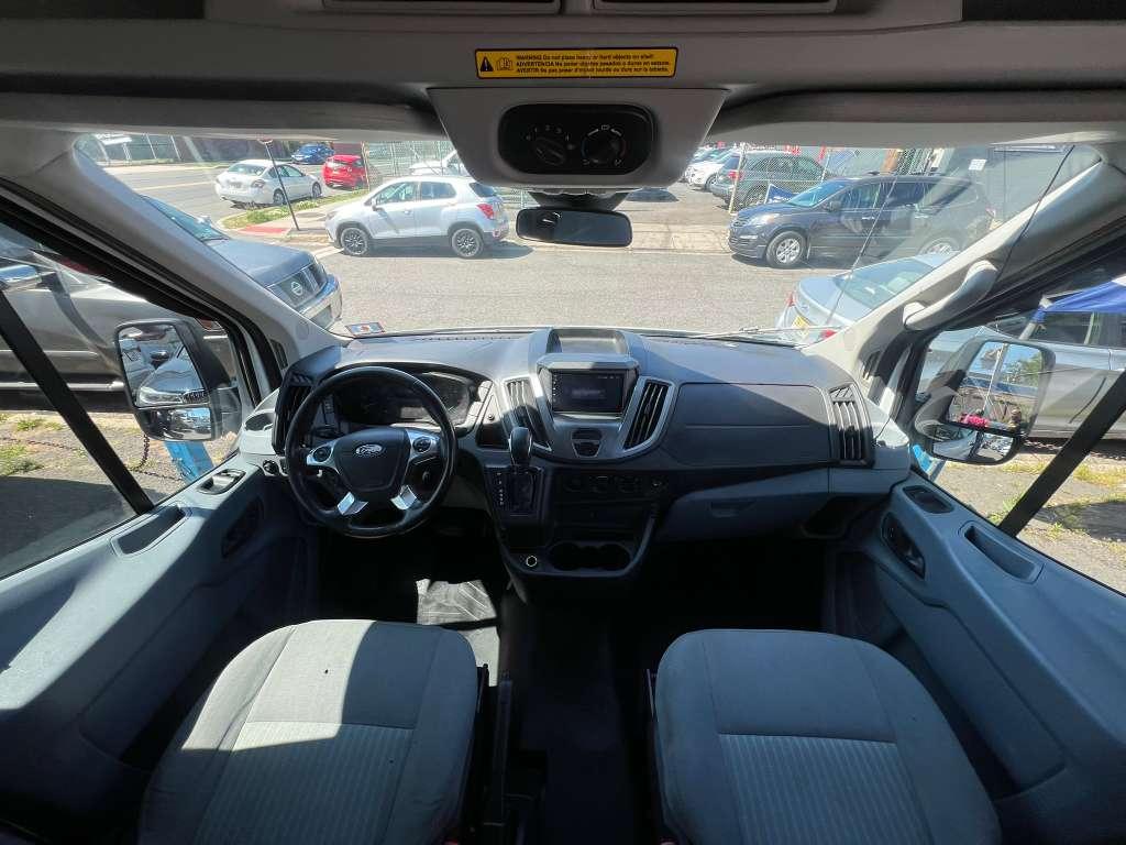 Ford Transit 350 Wagon Med. Roof XLT w/Sliding Pass. 148-in. WB 2017