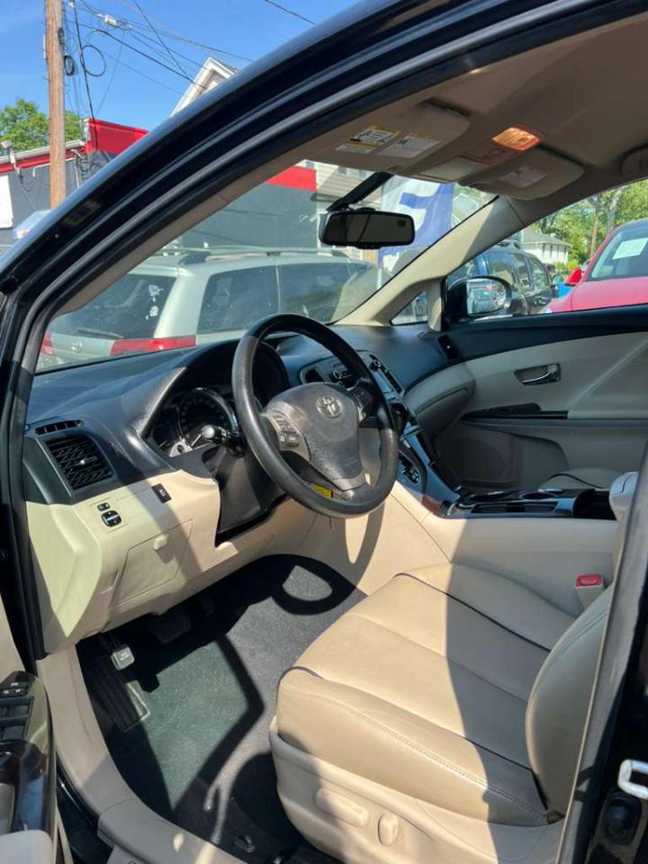 Toyota Venza 4D SUV AWD 2010