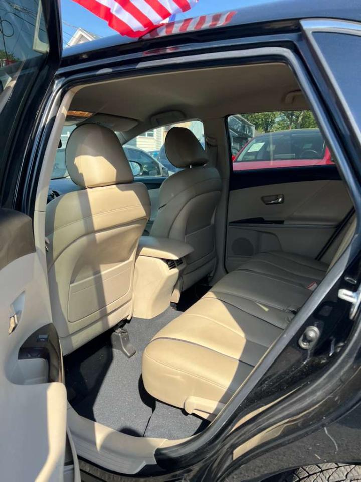 Toyota Venza 4D SUV AWD 2010