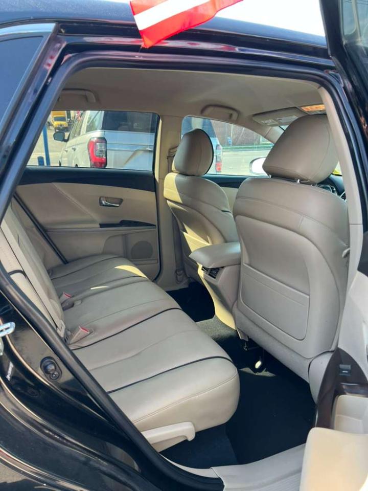 Toyota Venza 4D SUV AWD 2010
