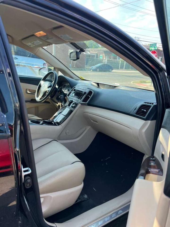 Toyota Venza 4D SUV AWD 2010