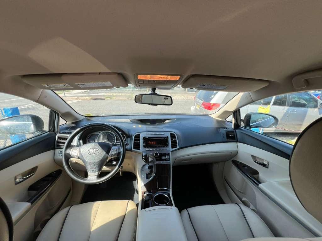 Toyota Venza 4D SUV AWD 2010