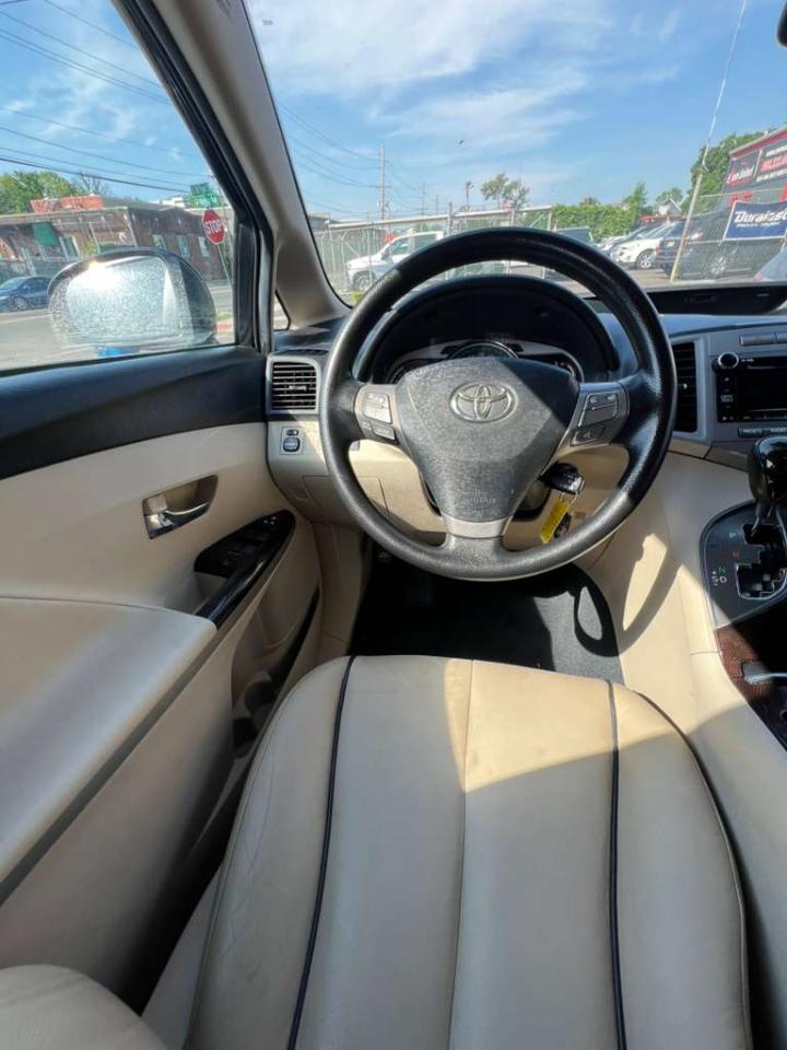 Toyota Venza 4D SUV AWD 2010