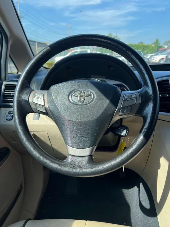 Toyota Venza 4D SUV AWD 2010