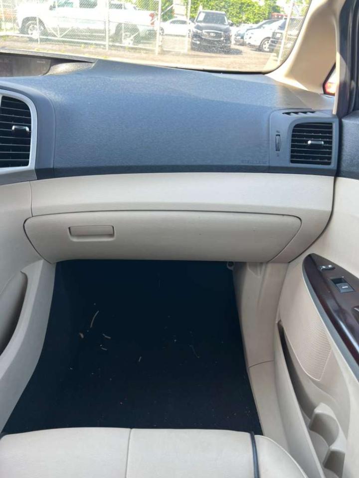 Toyota Venza 4D SUV AWD 2010
