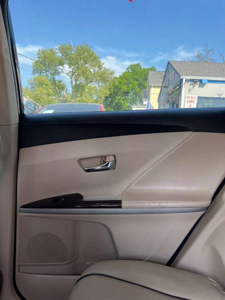 Toyota Venza 4D SUV AWD 2010