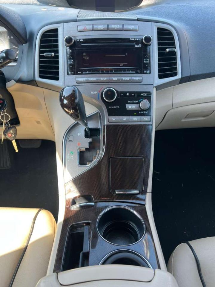 Toyota Venza 4D SUV AWD 2010