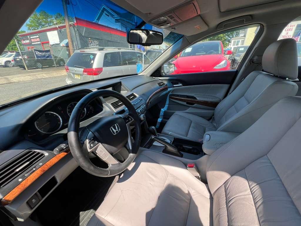 Honda Accord EX-L V-6 Sedan AT 2011