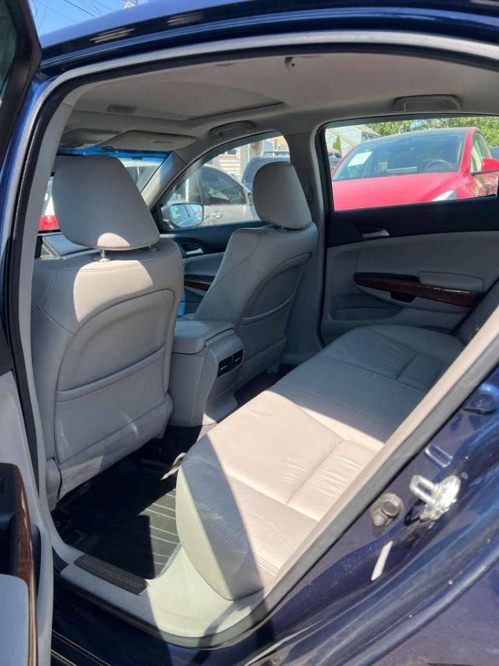 Honda Accord EX-L V-6 Sedan AT 2011