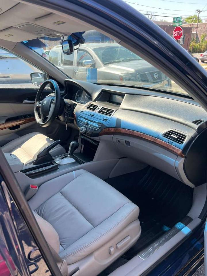 Honda Accord EX-L V-6 Sedan AT 2011