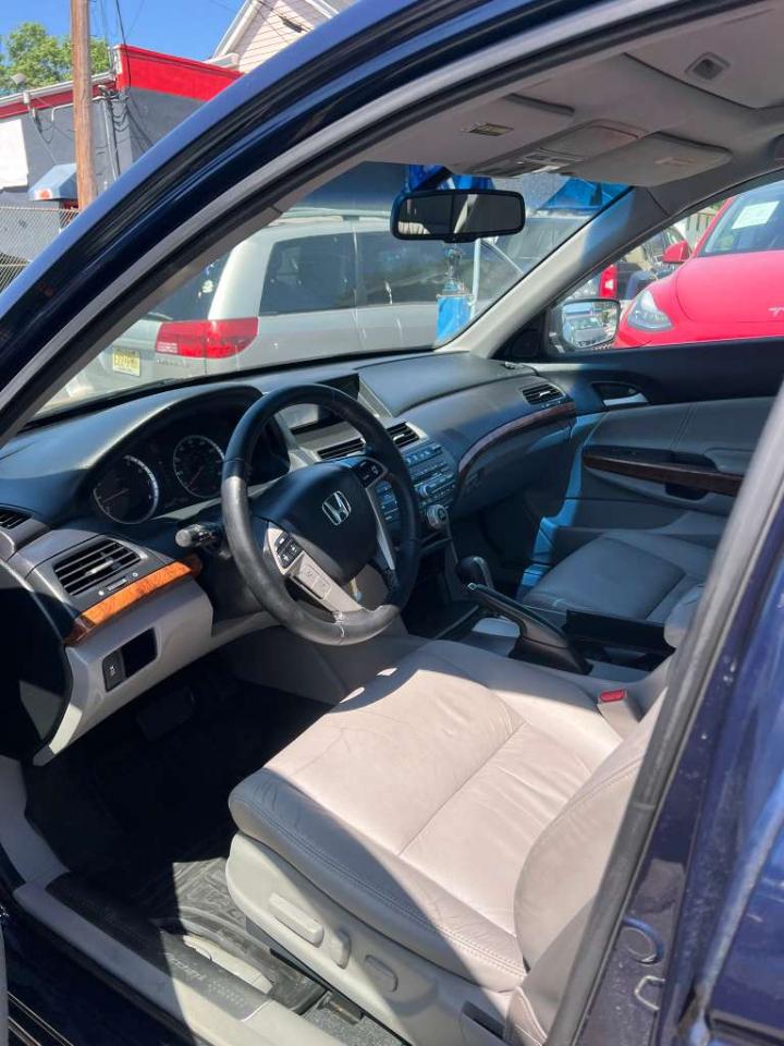 Honda Accord EX-L V-6 Sedan AT 2011