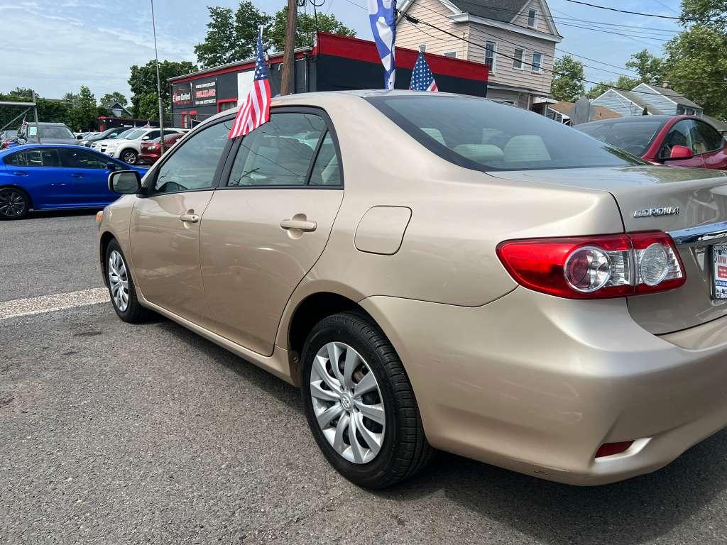 Toyota Corolla LE 2012