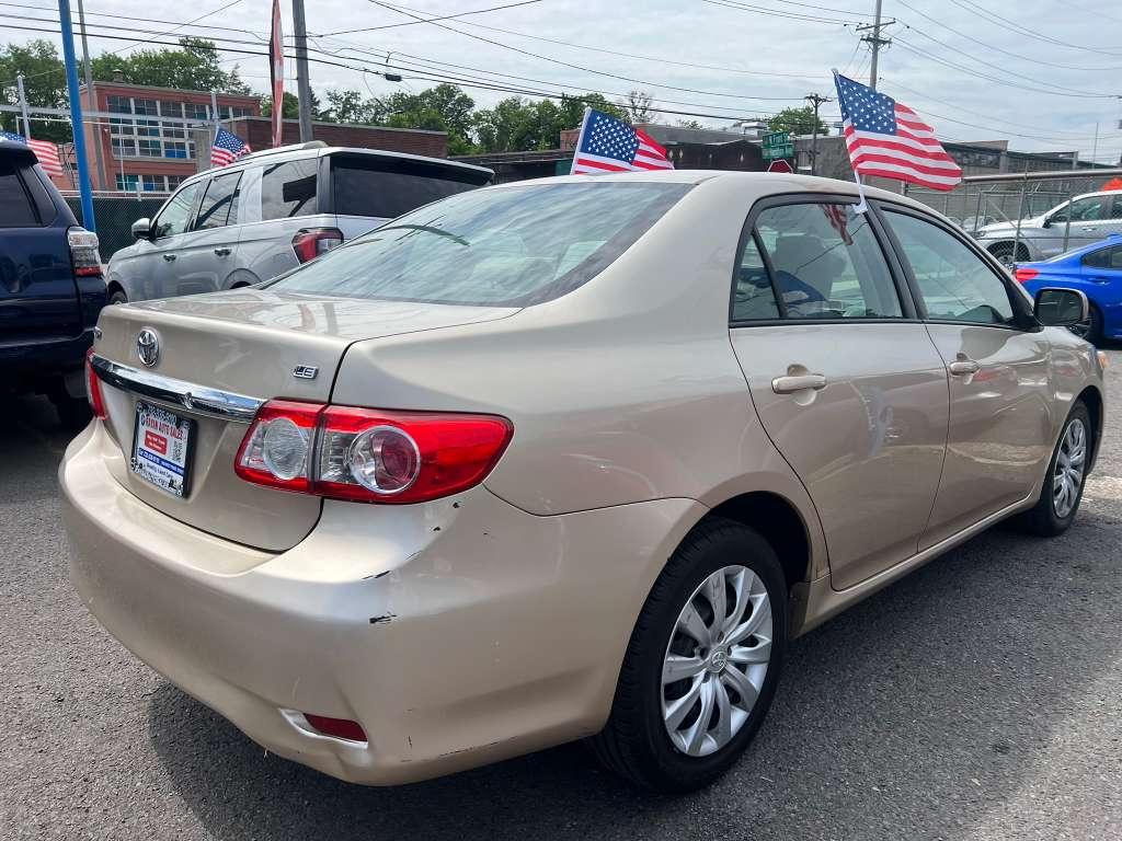 Toyota Corolla LE 2012