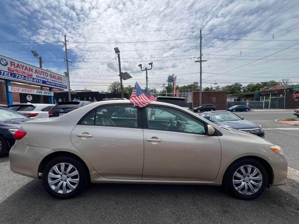 Toyota Corolla LE 2012