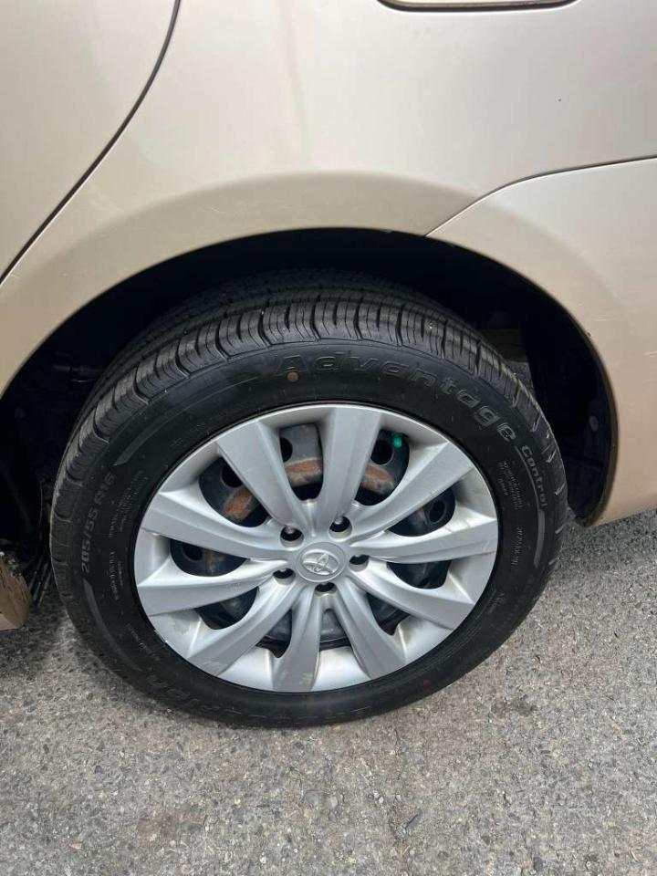 Toyota Corolla LE 2012