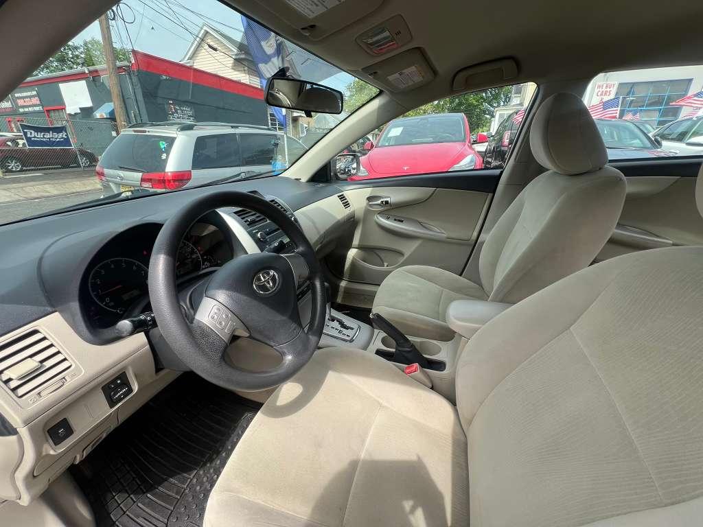 Toyota Corolla LE 2012