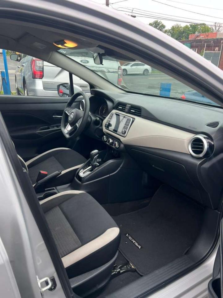 Nissan Versa SV 2021