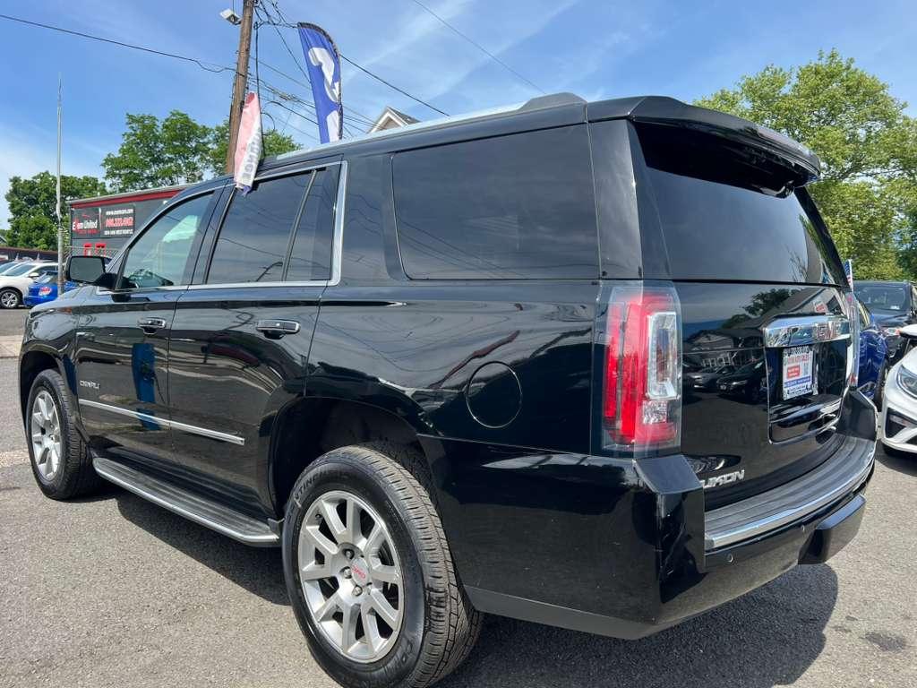 GMC Yukon Denali 4WD 2017