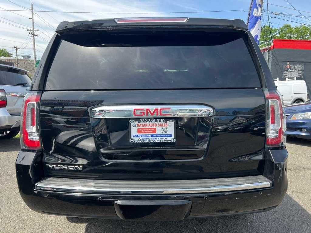 GMC Yukon Denali 4WD 2017