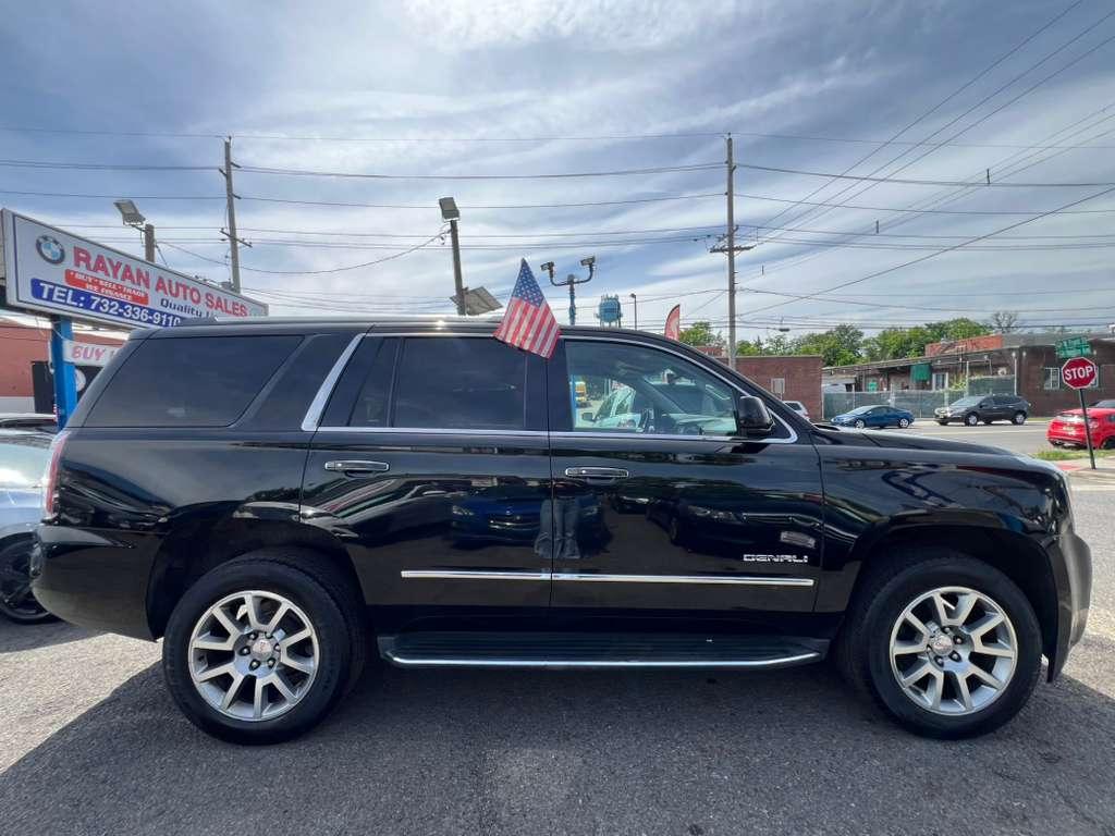 GMC Yukon Denali 4WD 2017