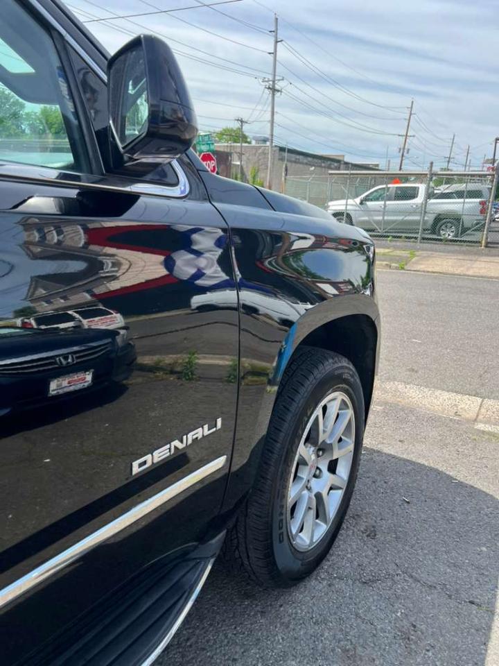 GMC Yukon Denali 4WD 2017